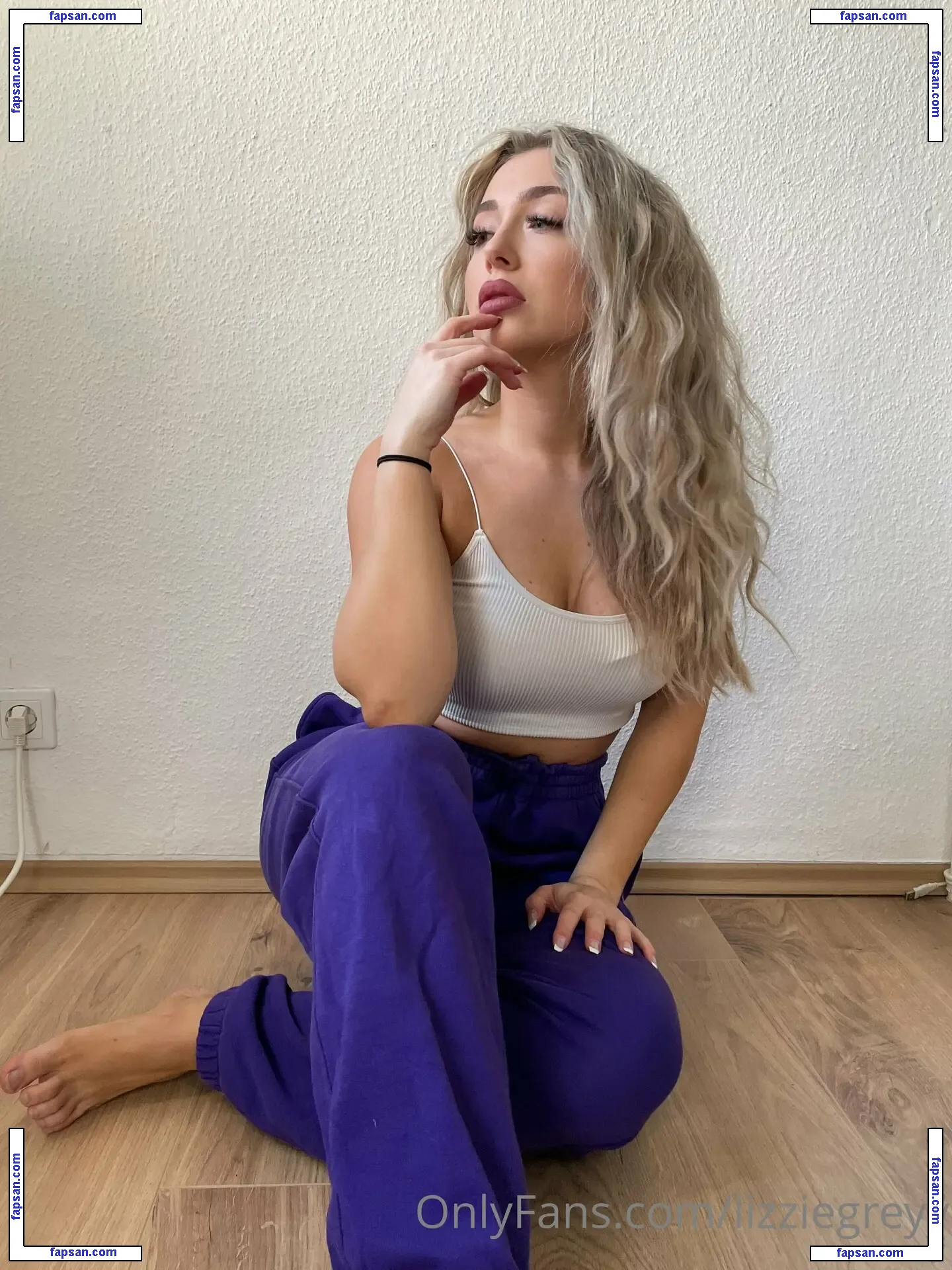 Lizzie Grey nude photo #0025 from OnlyFans