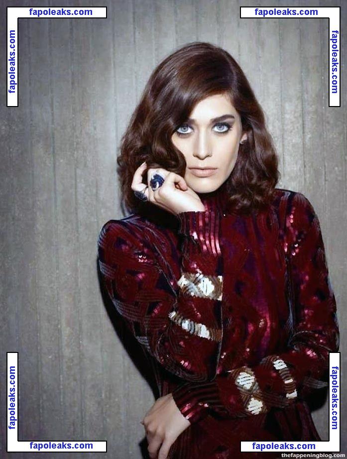 Lizzy Caplan / thelizzycaplan голая фото #0418 с Онлифанс