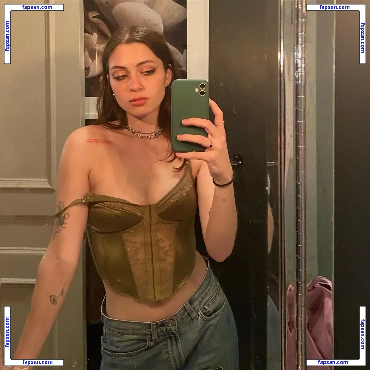 Lizzy McAlpine nude photo #0003 from OnlyFans