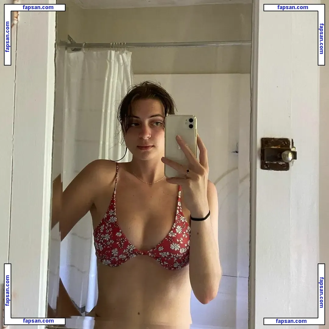 Lizzy McAlpine nude photo #0019 from OnlyFans