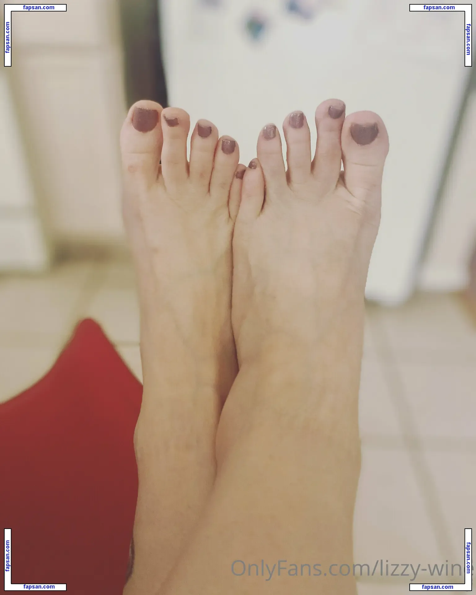 lizzy-wine nude photo #0011 from OnlyFans
