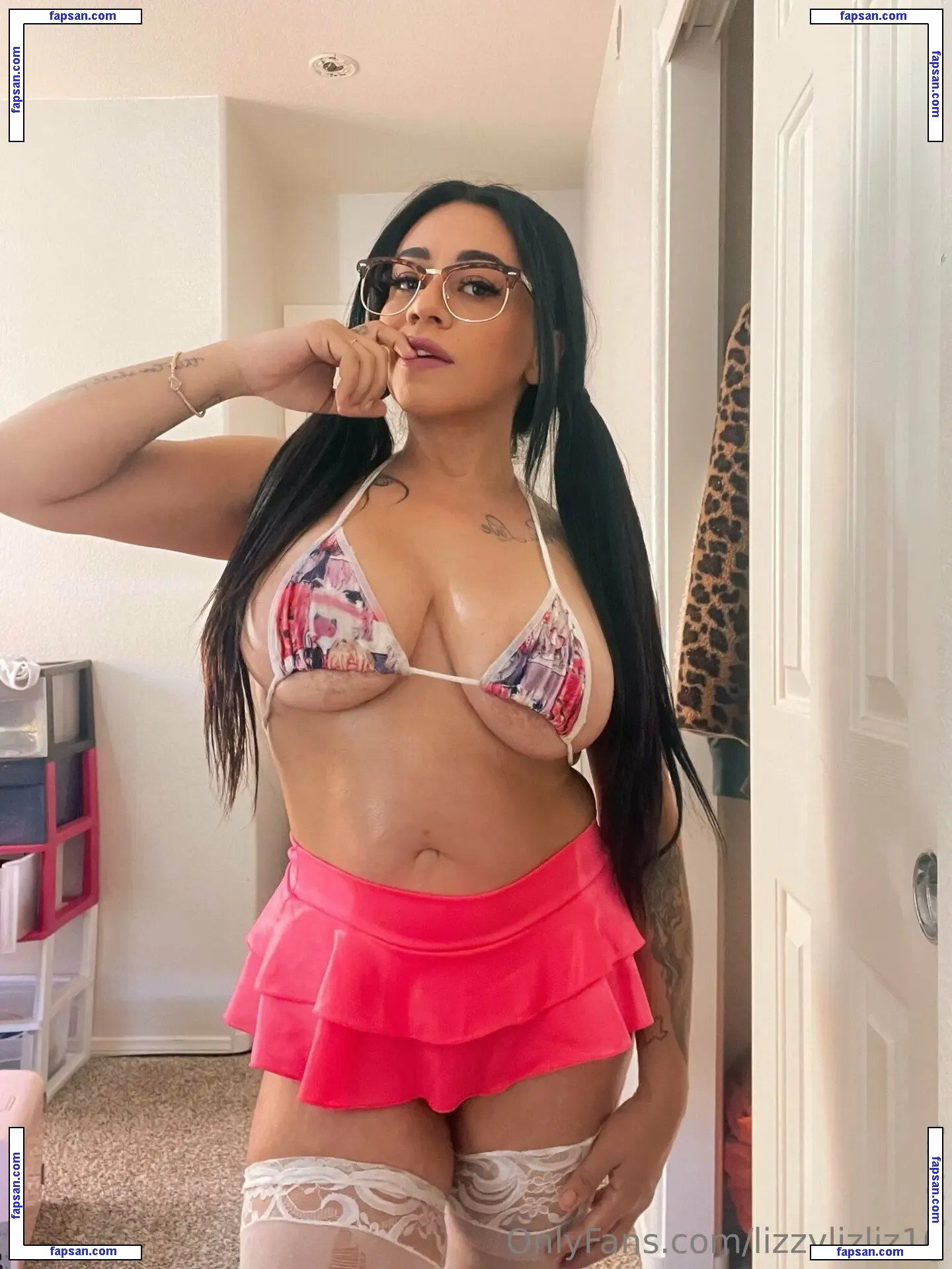 lizzylizliz10 nude photo #0023 from OnlyFans