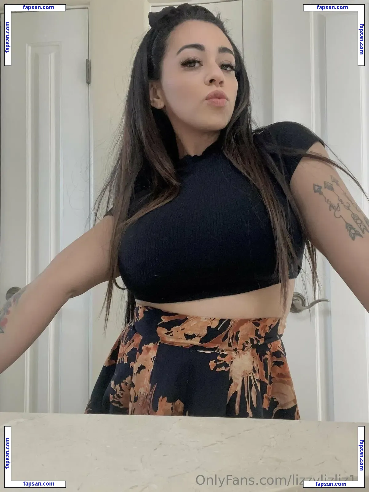 lizzylizliz10 nude photo #0031 from OnlyFans