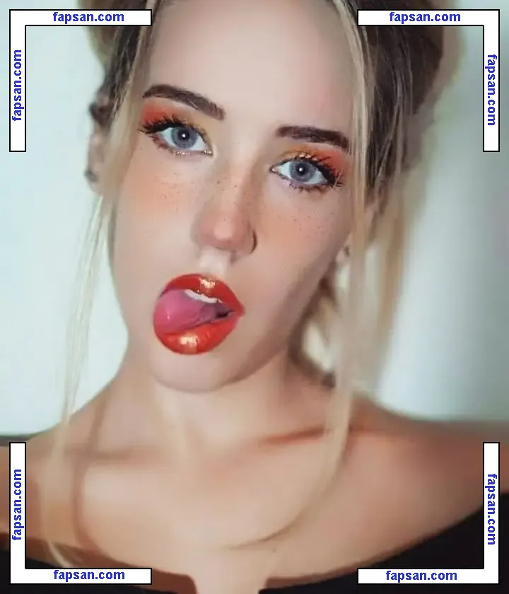 Lluna Clark nude photo #0005 from OnlyFans