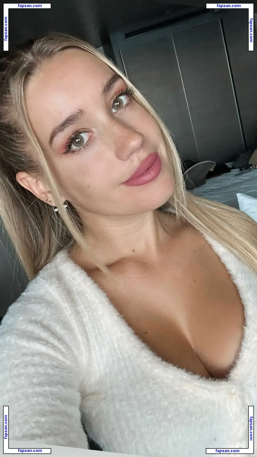llunaclark nude photo #0042 from OnlyFans