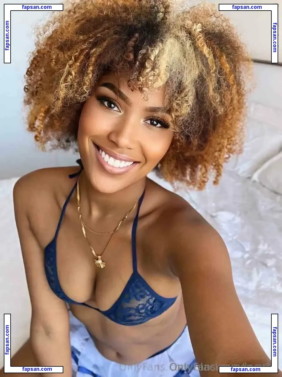 locy18 nude photo #0009 from OnlyFans