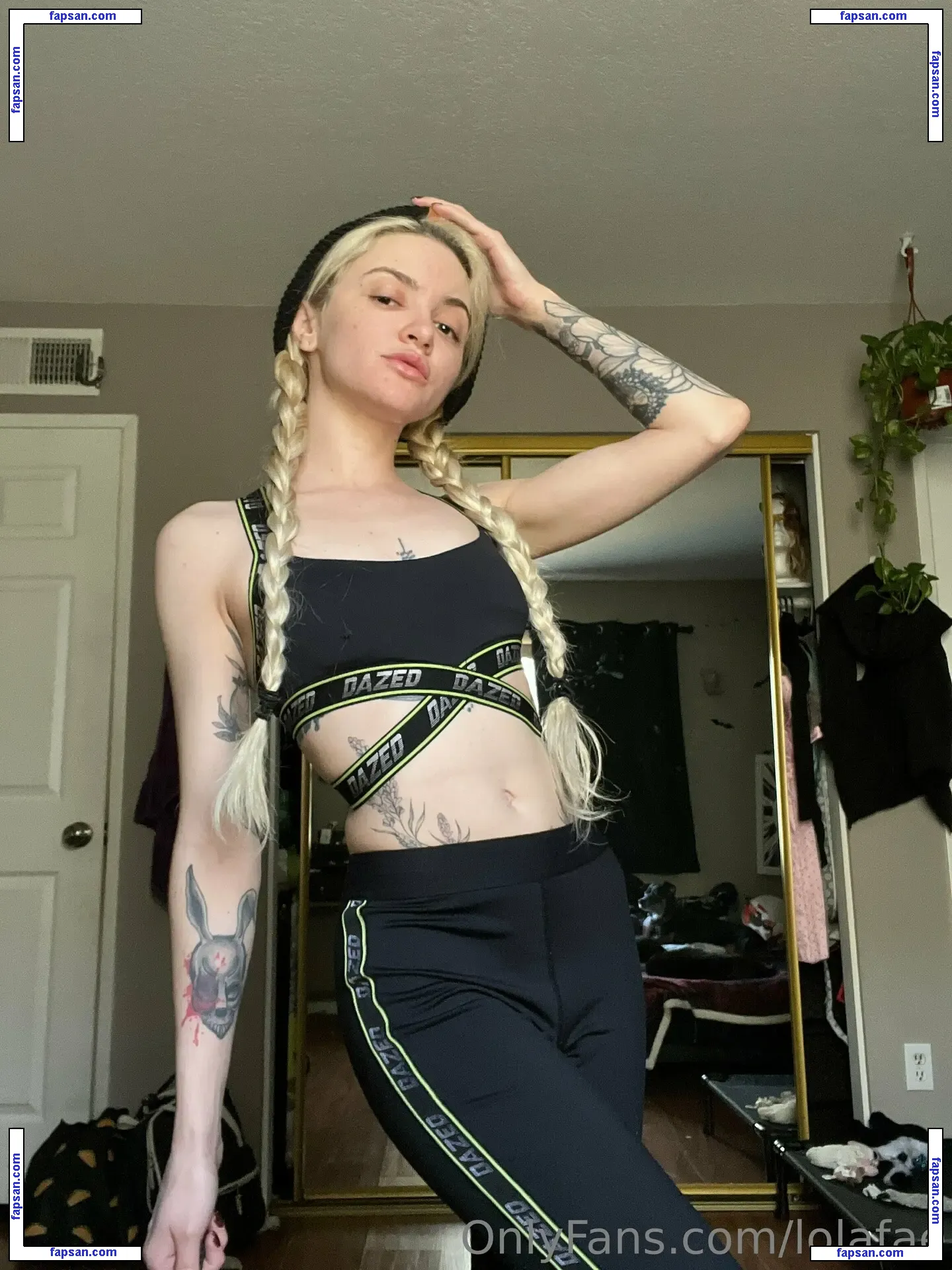 Lola Fae nude photo #0121 from OnlyFans