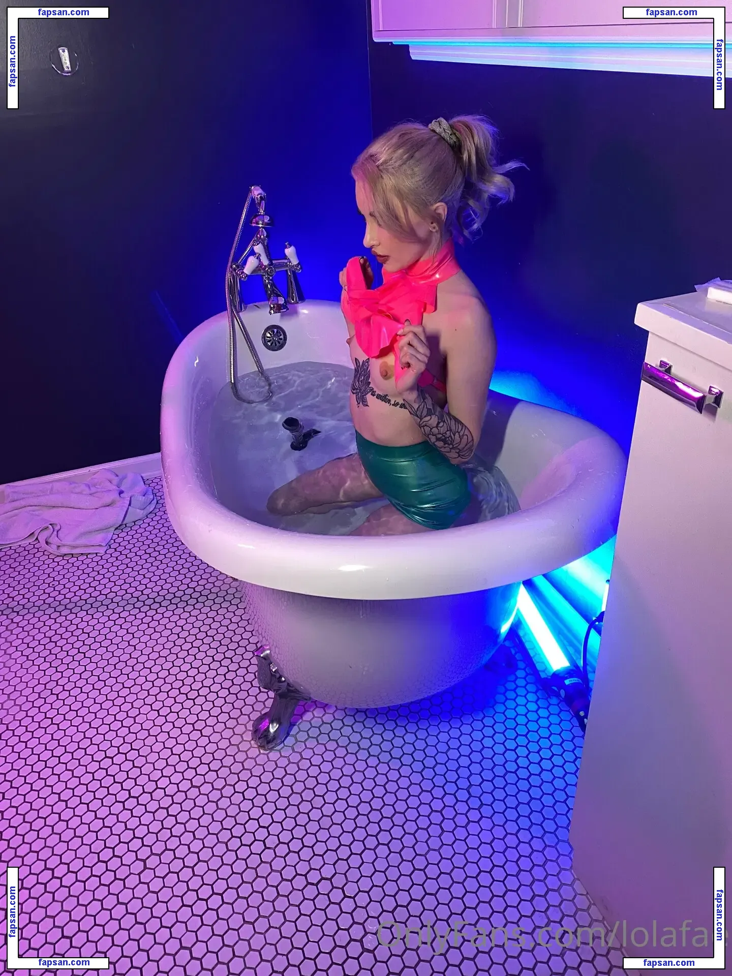 Lola Fae nude photo #0832 from OnlyFans