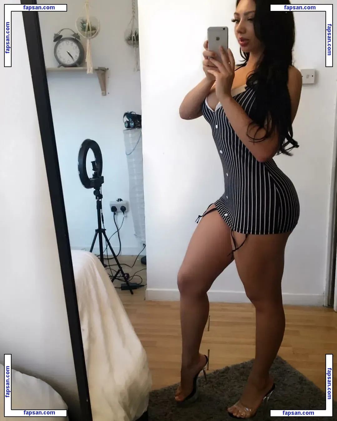 Lola London nude photo #0017 from OnlyFans