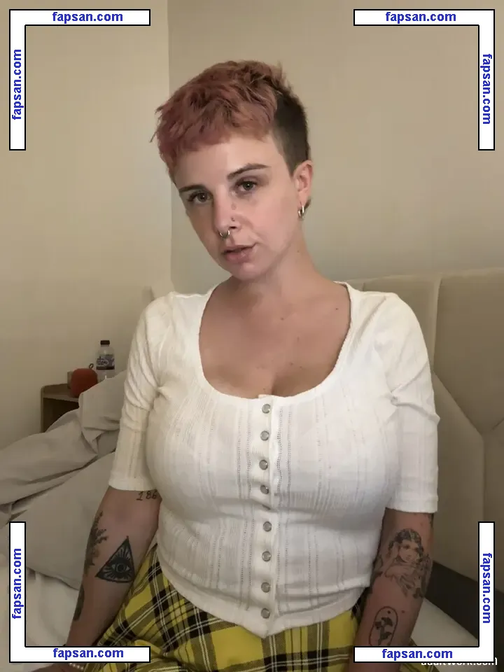 Lola.milk nude photo #0004 from OnlyFans