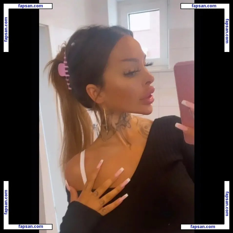 lola_official nude photo #0003 from OnlyFans