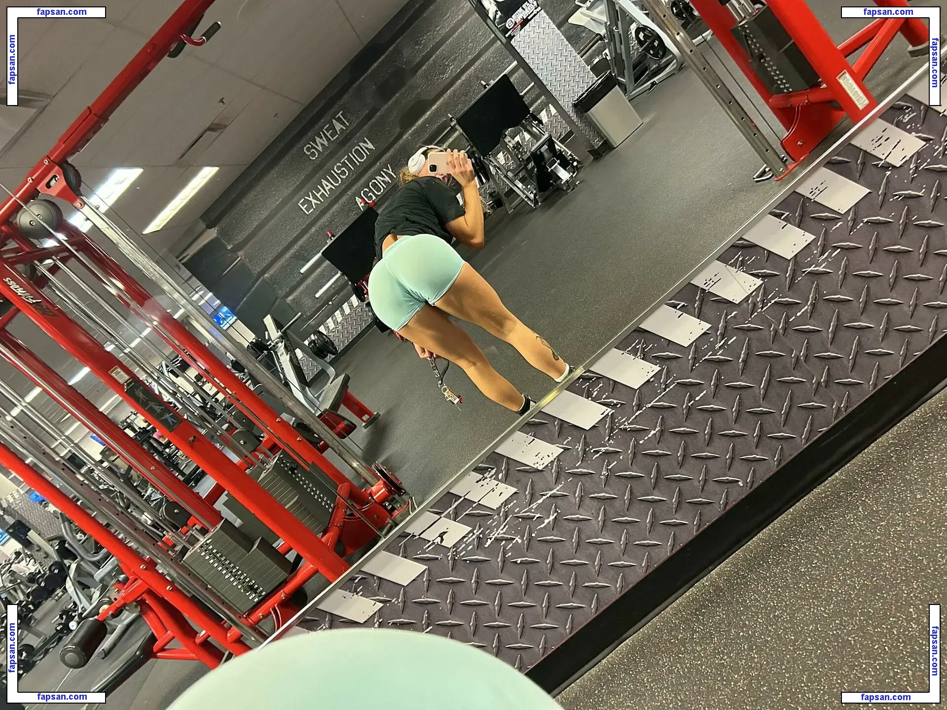 lolcaughtureye nude photo #0017 from OnlyFans