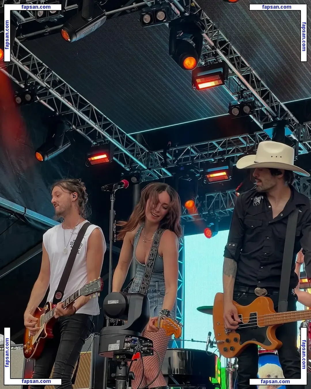 Lølø голая фото #0240 с Онлифанс