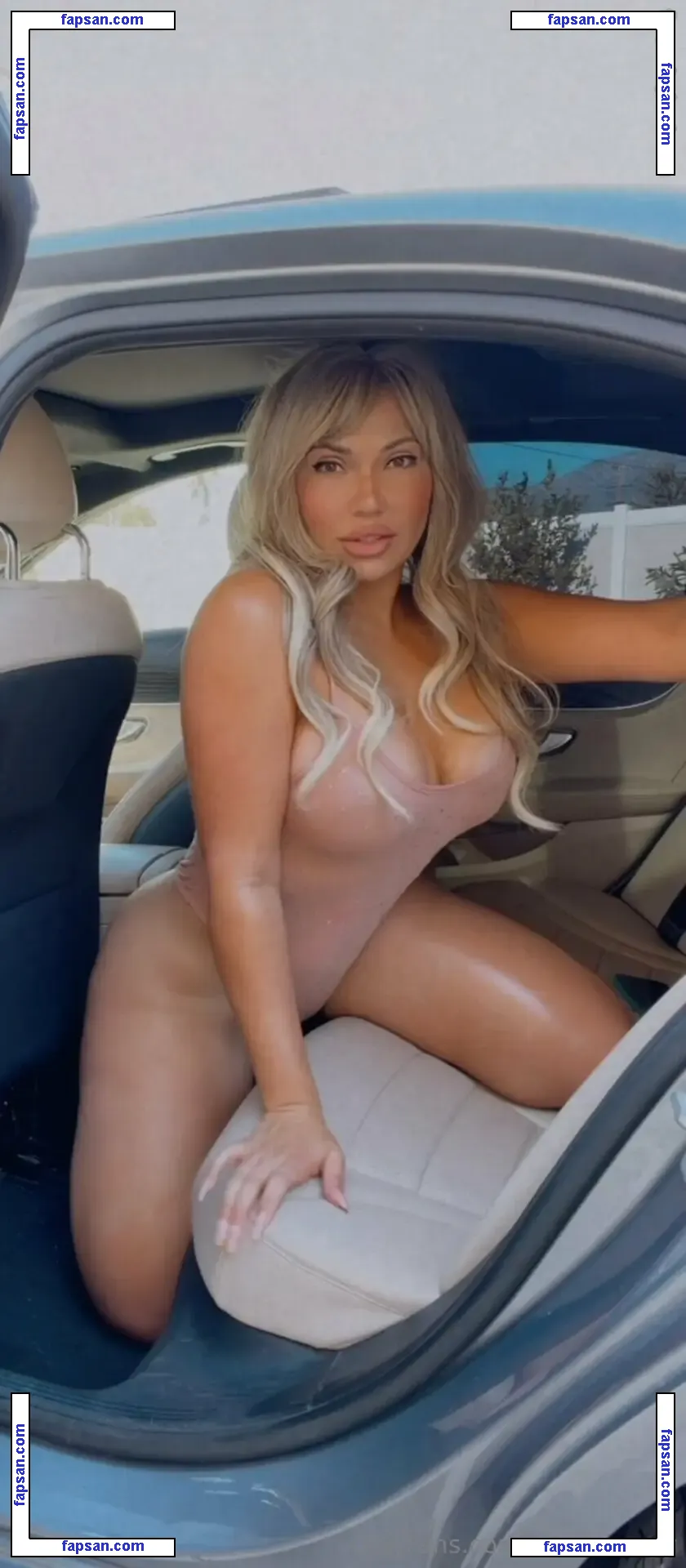 lolobuns nude photo #0012 from OnlyFans