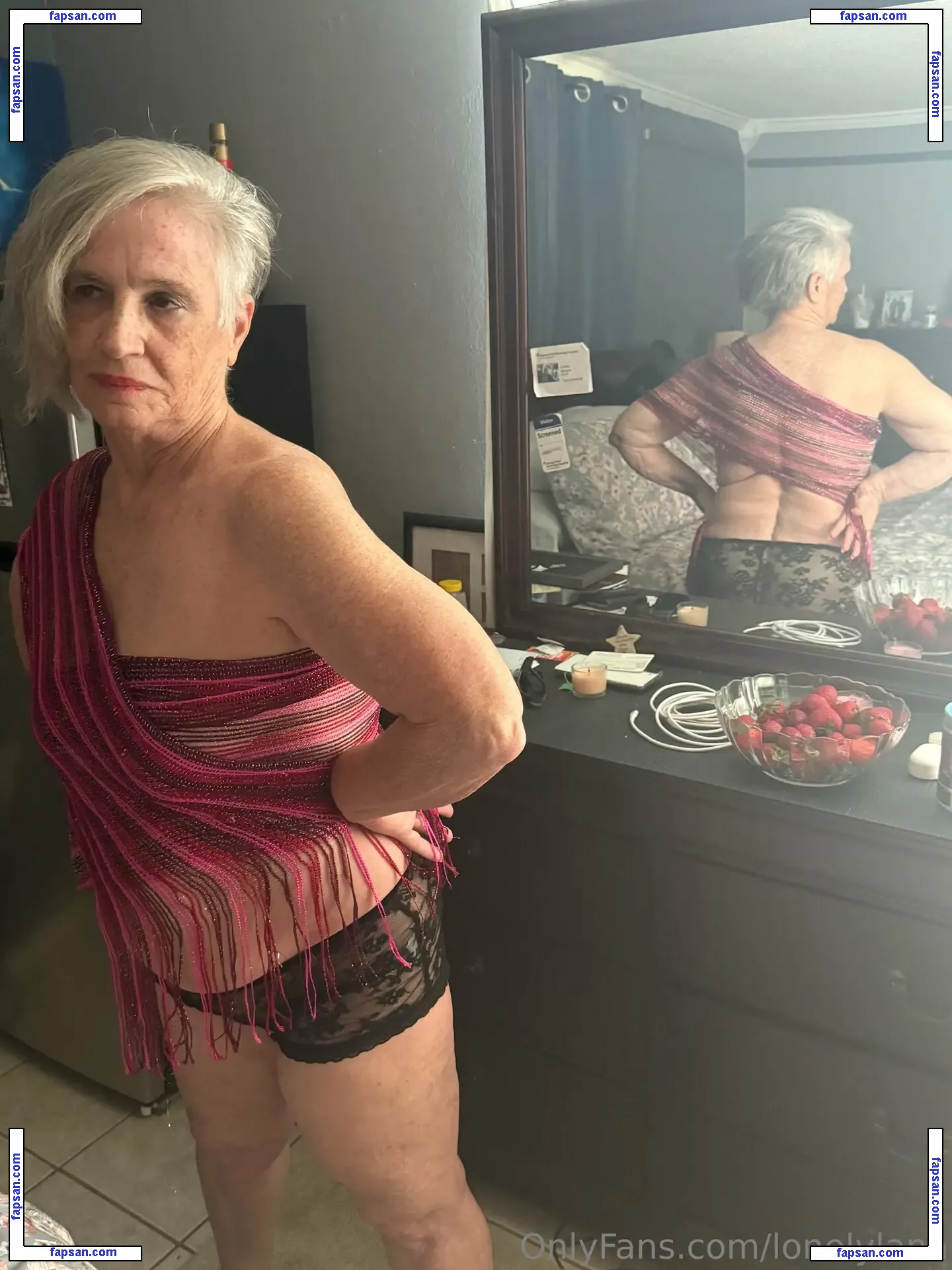 lonelylana nude photo #0002 from OnlyFans
