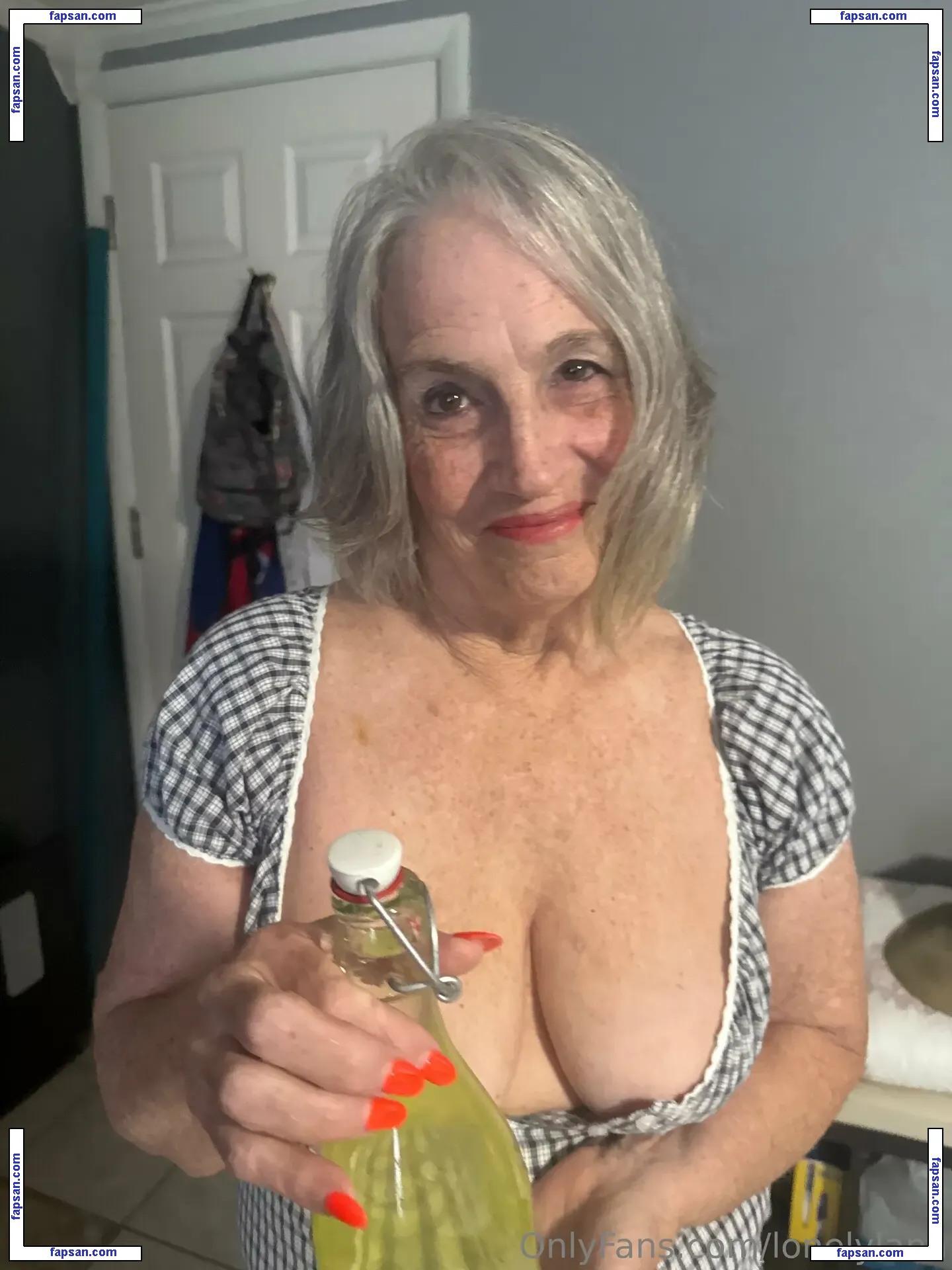 lonelylana nude photo #0006 from OnlyFans