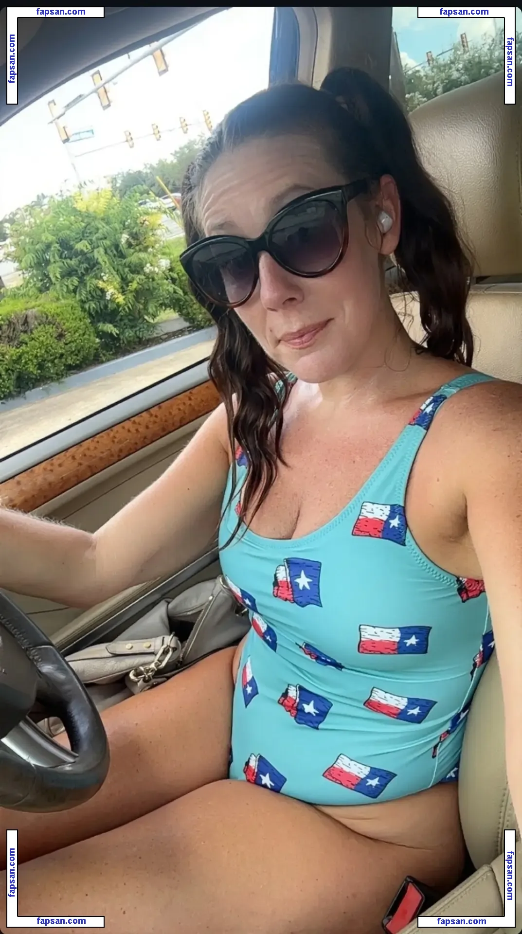 Lonestarbelledb голая фото #0011 с Онлифанс