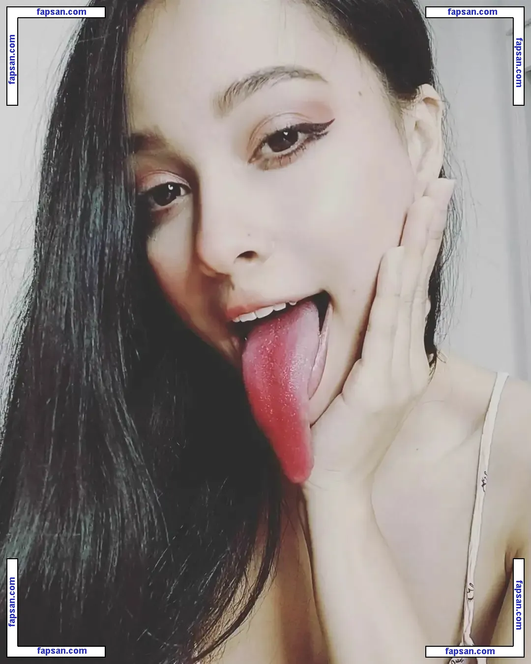 Long Tongue Fetish nude photo #0065 from OnlyFans