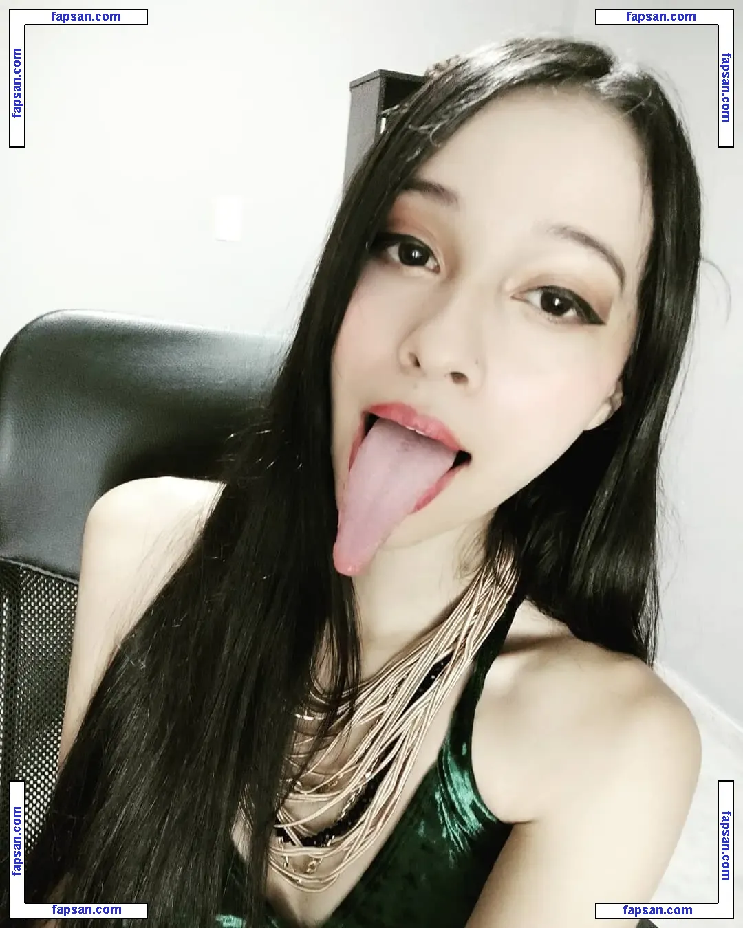 Long Tongue Fetish nude photo #0072 from OnlyFans