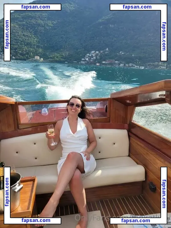 lookatlucyvip nude photo #0021 from OnlyFans