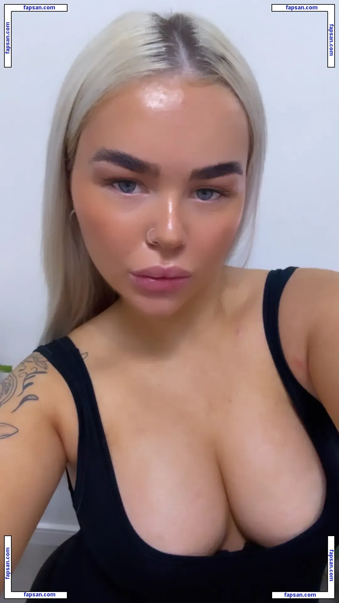 Lotus Petrie голая фото #0010 с Онлифанс