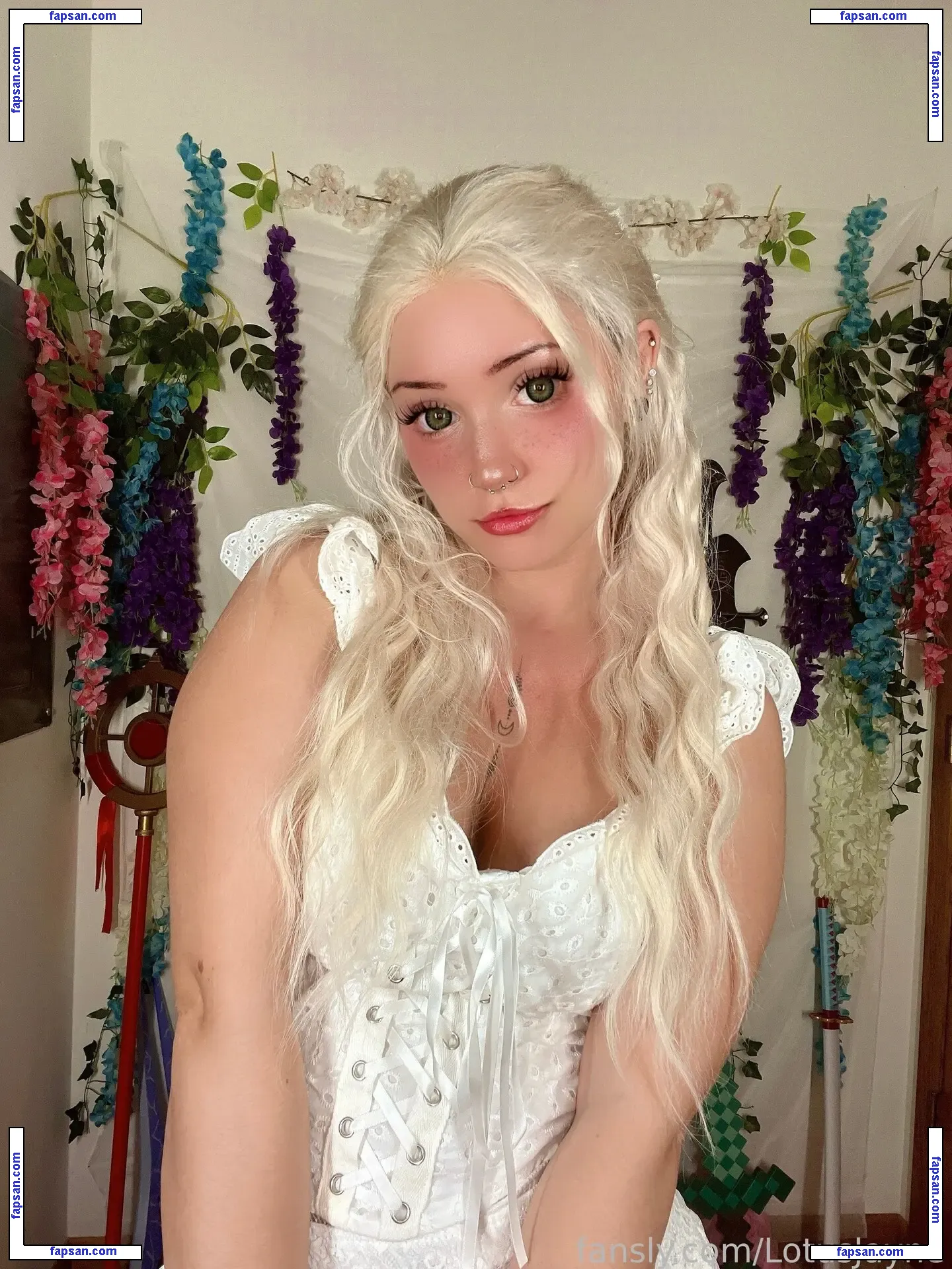 LotusJayne голая фото #0115 с Онлифанс