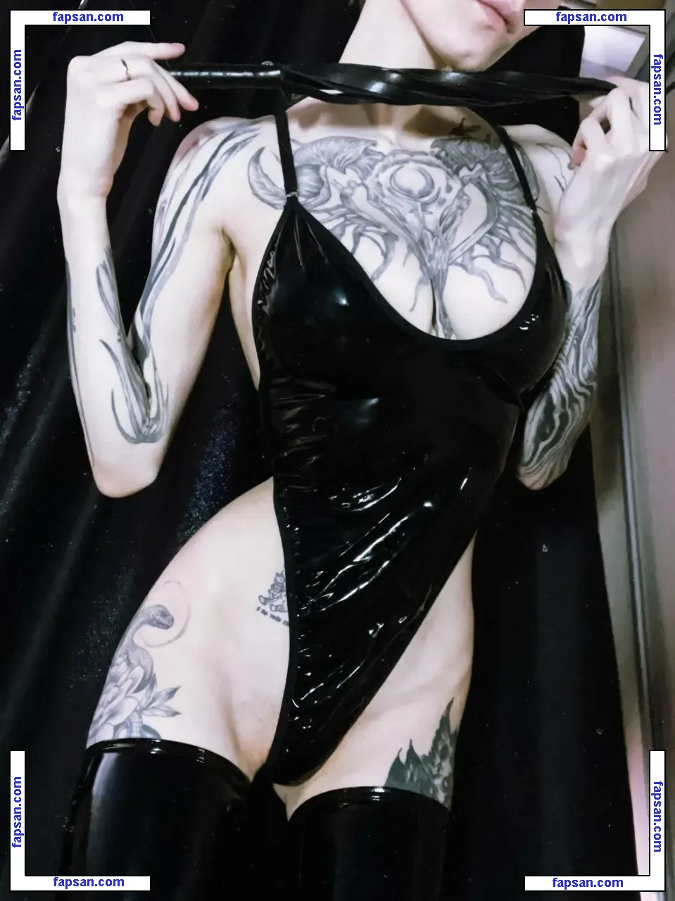 Louna Cerberus голая фото #0015 с Онлифанс