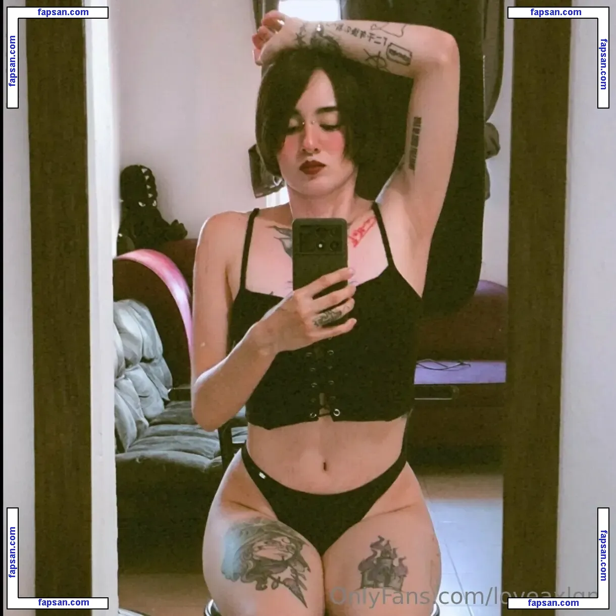 loveaxlgnr nude photo #0023 from OnlyFans