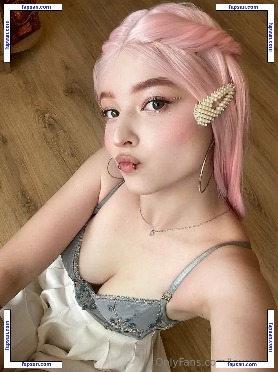 lovellyeli nude photo #0004 from OnlyFans