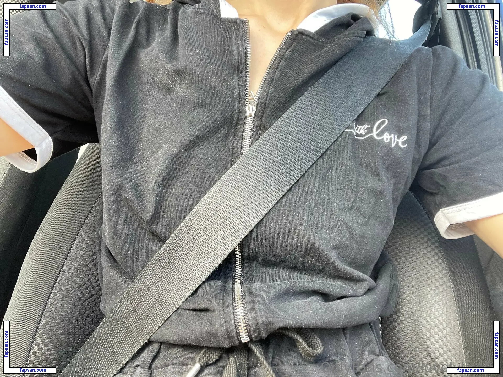 lovelylisa00 nude photo #0002 from OnlyFans