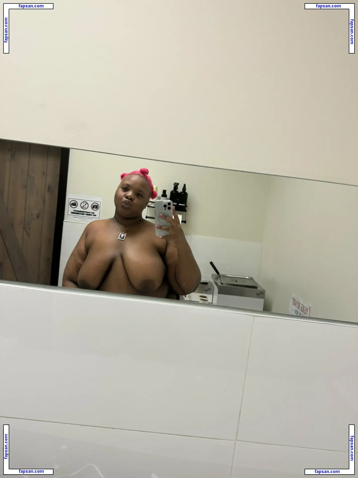 Lovelypeaches nude photo #0002 from OnlyFans