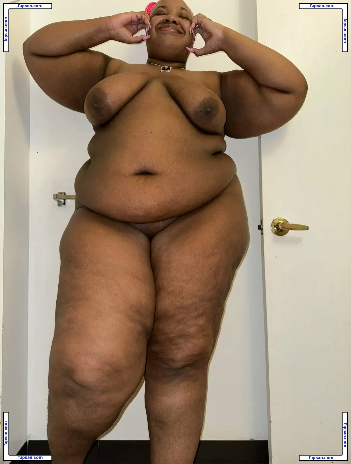 Lovelypeaches nude photo #0010 from OnlyFans