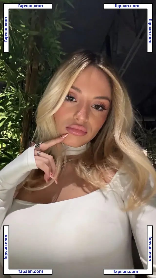 lucreziagrande_ голая фото #0001 с Онлифанс