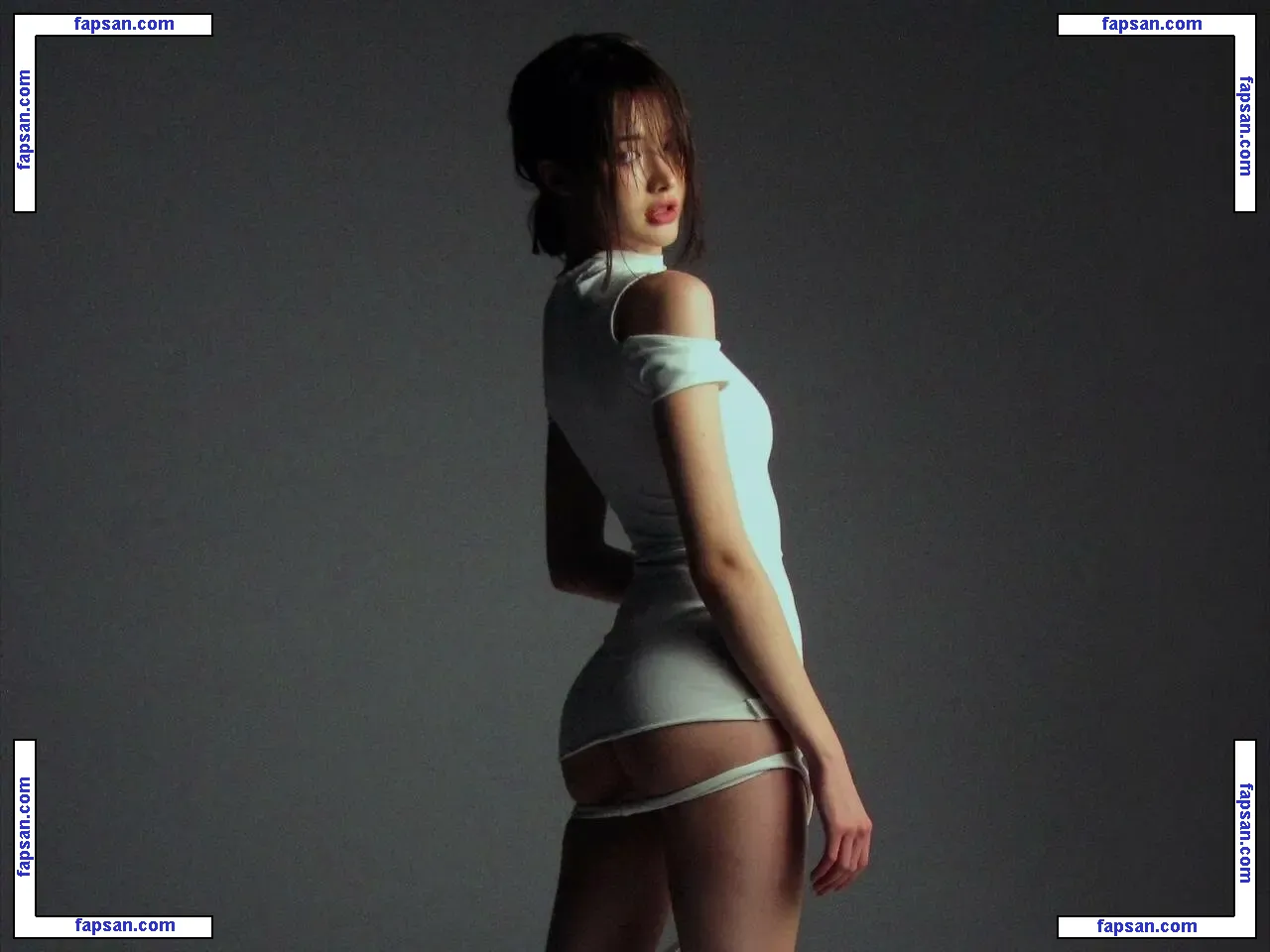 Lucy Loginova голая фото #0004 с Онлифанс