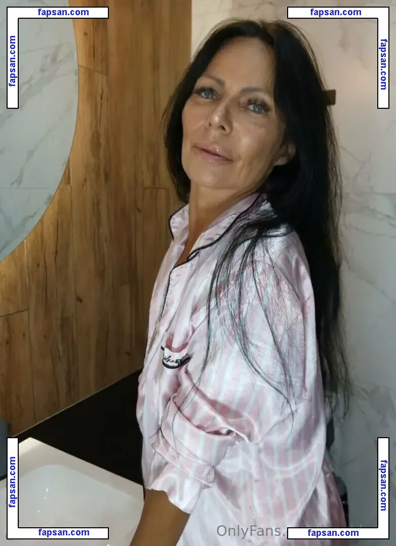 lucybluee nude photo #0037 from OnlyFans