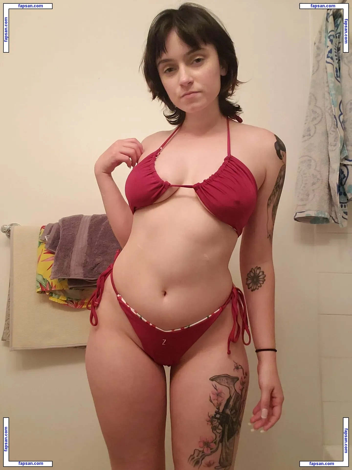 lucylawrence nude photo #0075 from OnlyFans