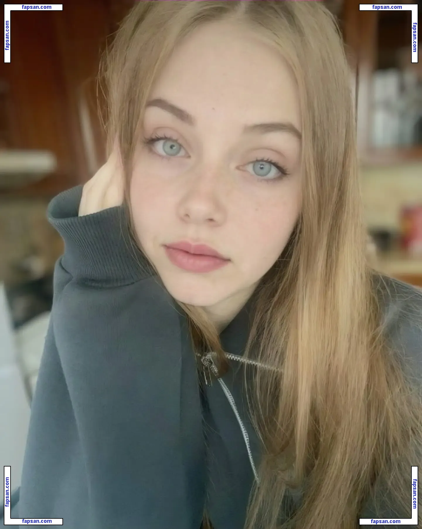 LucyMozzie голая фото #0008 с Онлифанс