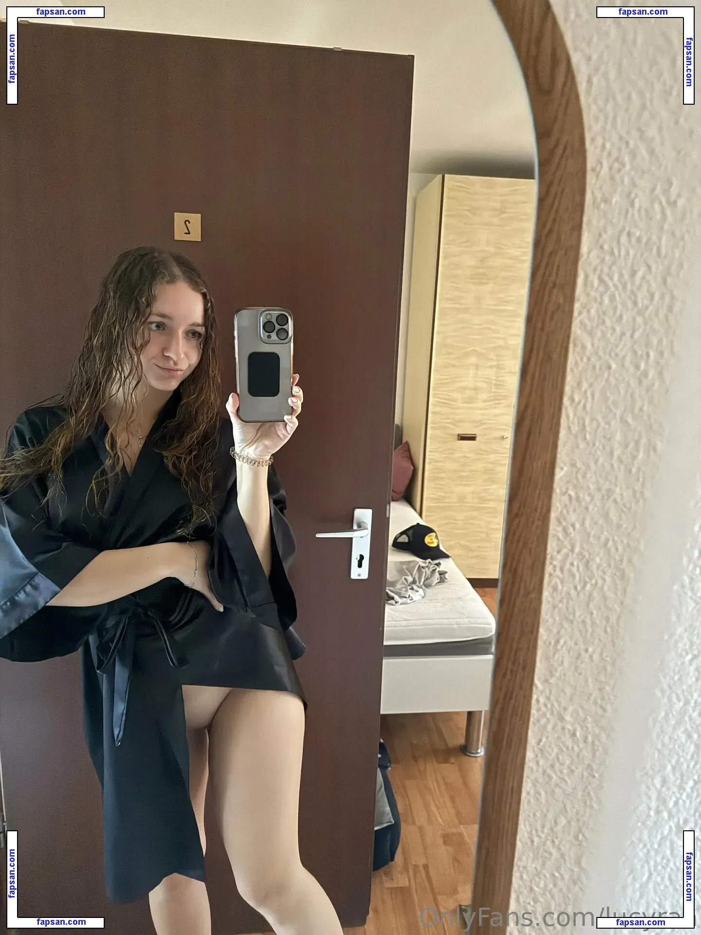 lucyraa nude photo #0004 from OnlyFans