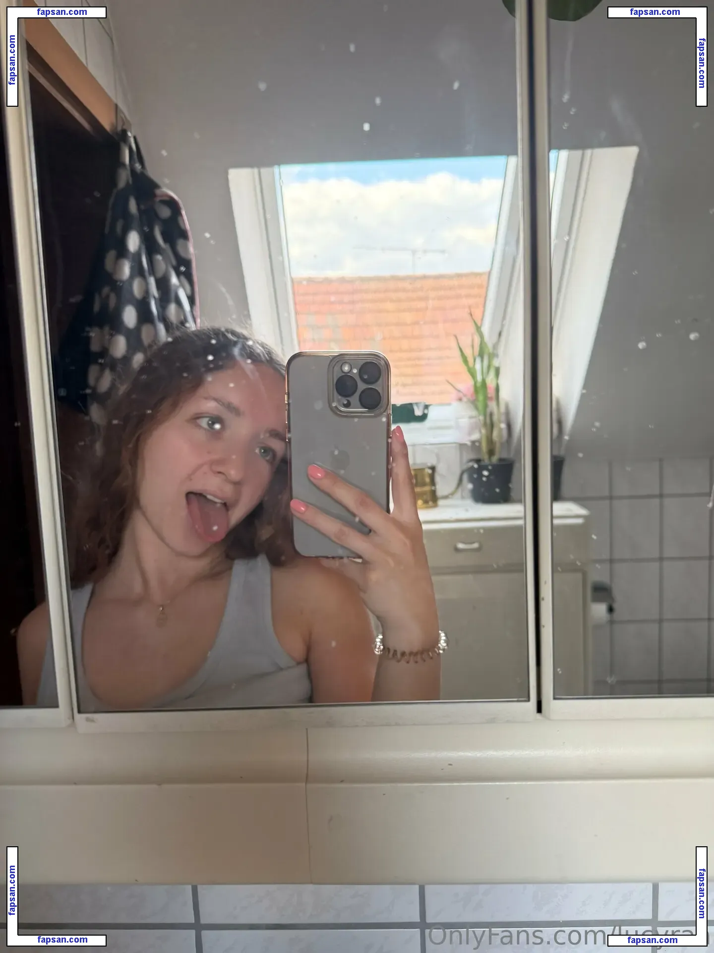 lucyraa nude photo #0005 from OnlyFans