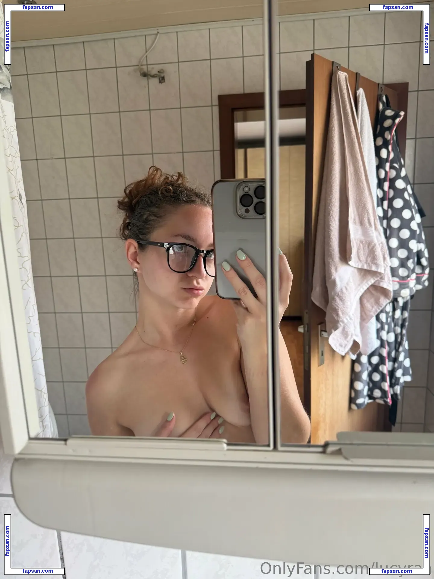 lucyraa nude photo #0006 from OnlyFans