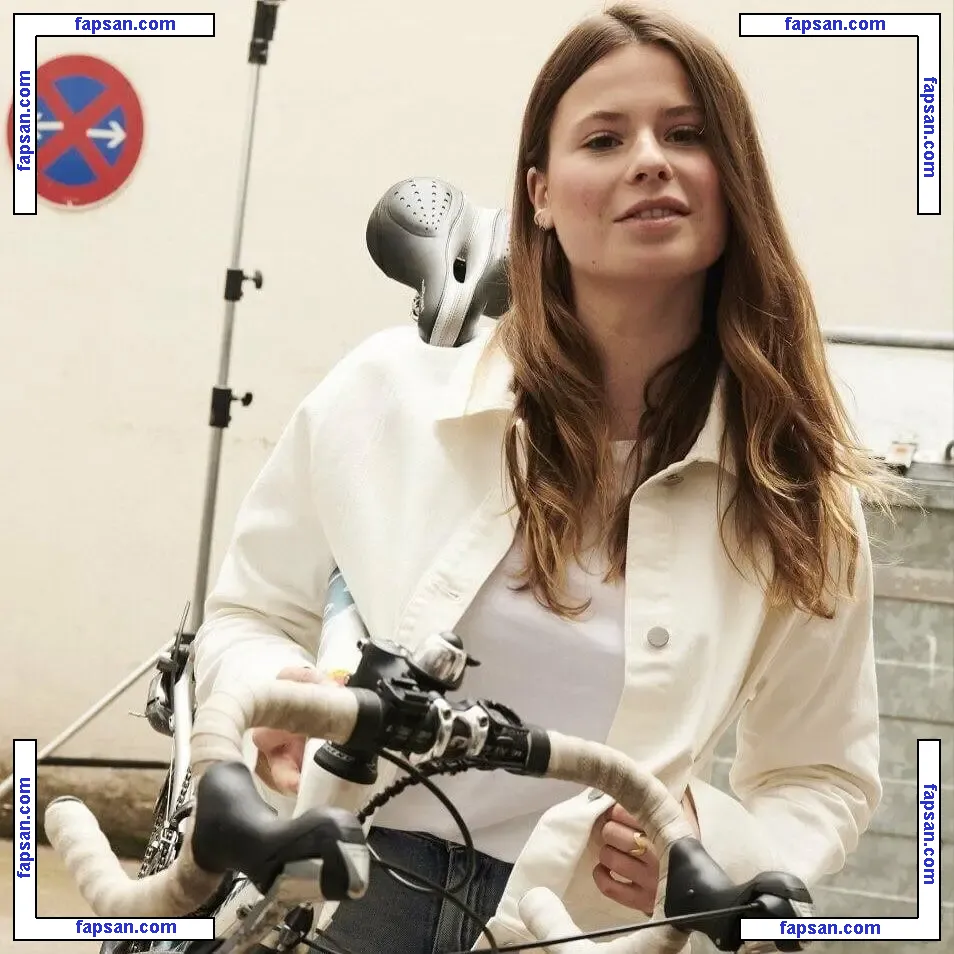 Luisa Neubauer nude photo #0010 from OnlyFans