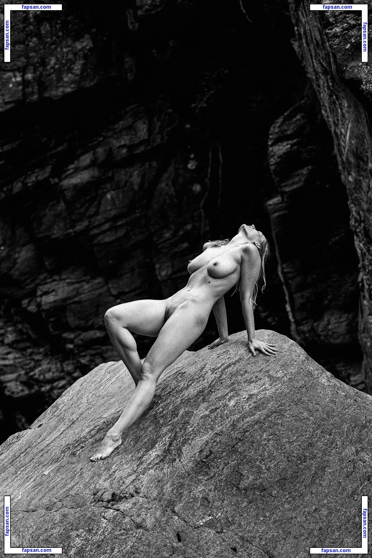 luizaconlaz nude photo #0148 from OnlyFans