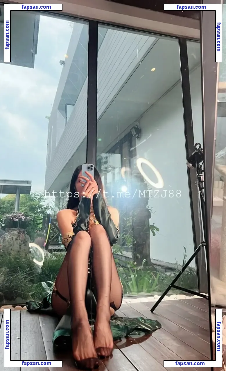 lumanyu2233 nude photo #0063 from OnlyFans