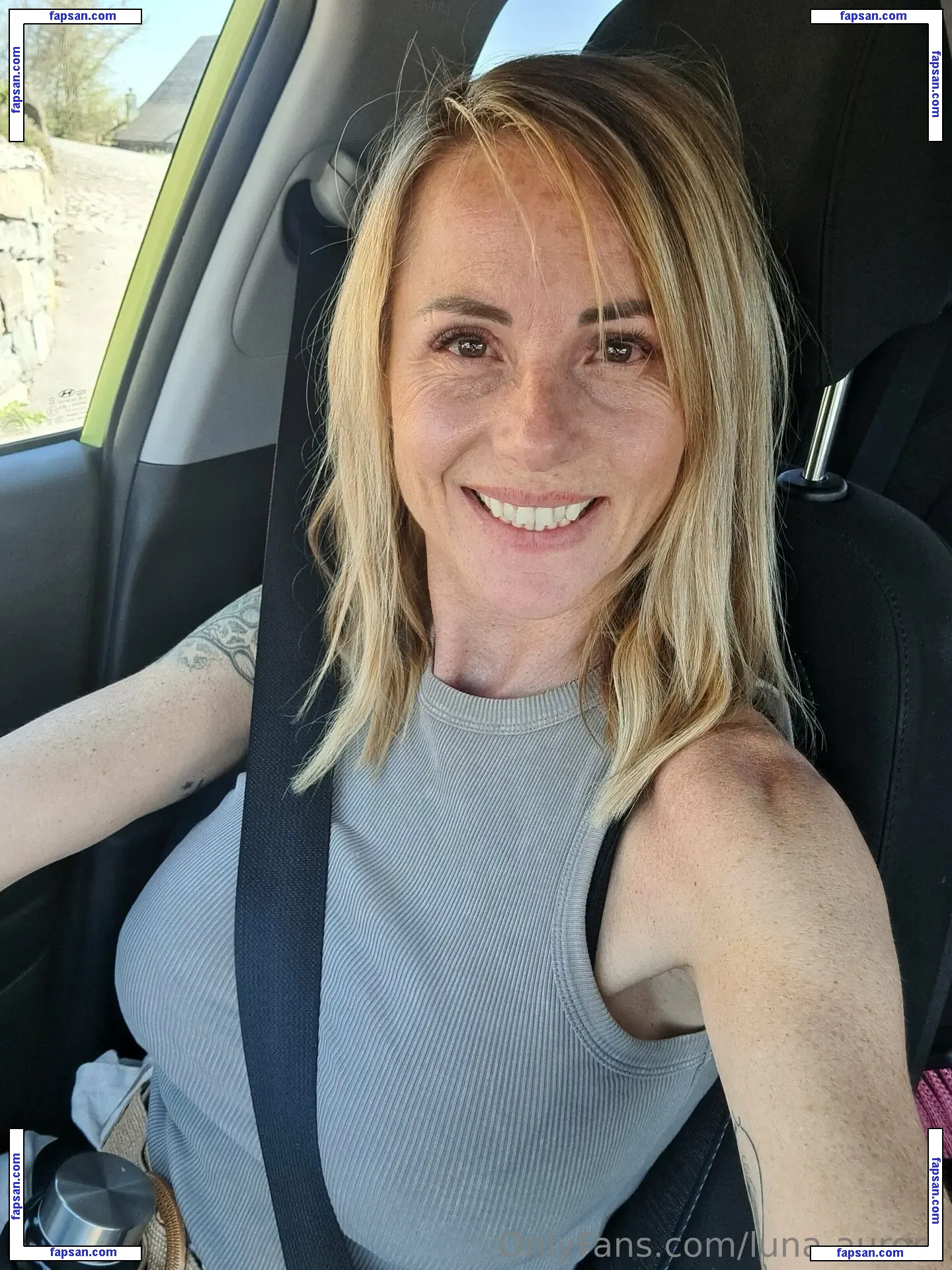 luna-aurora nude photo #0008 from OnlyFans