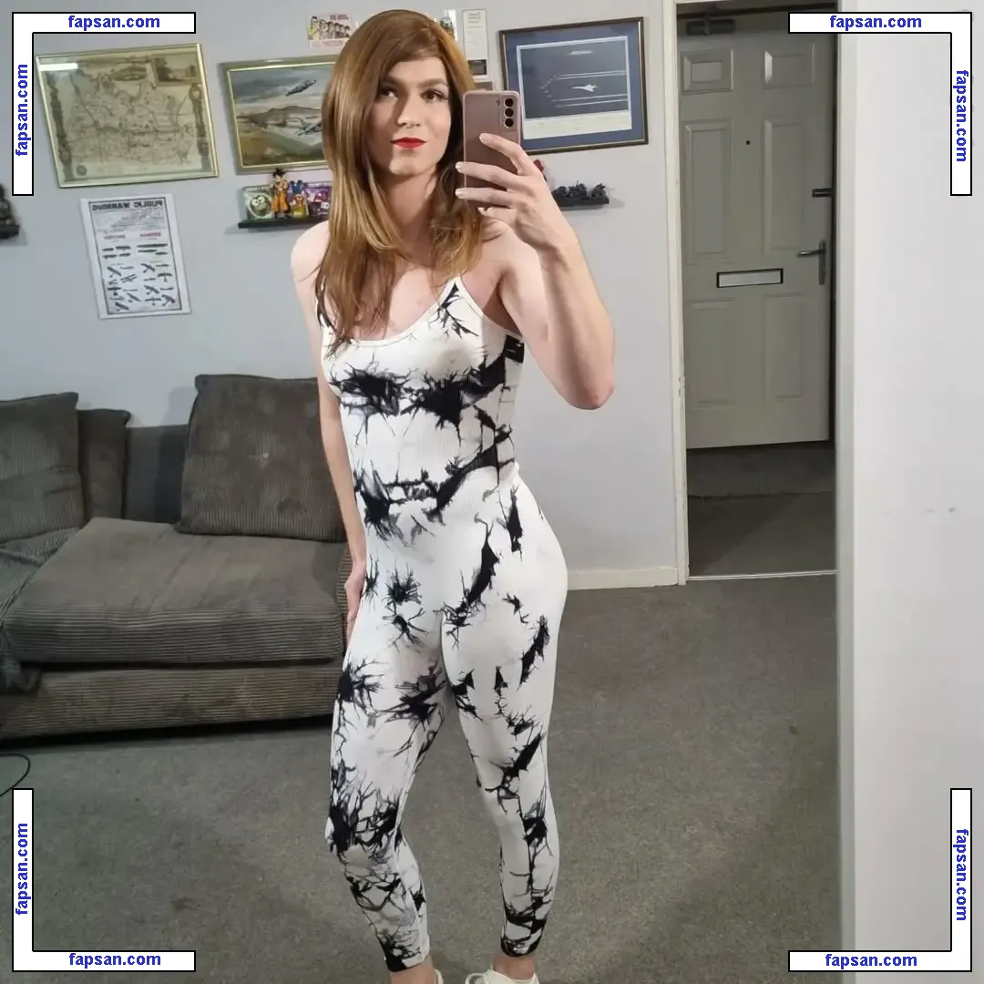 Luna Bella nude photo #0012 from OnlyFans