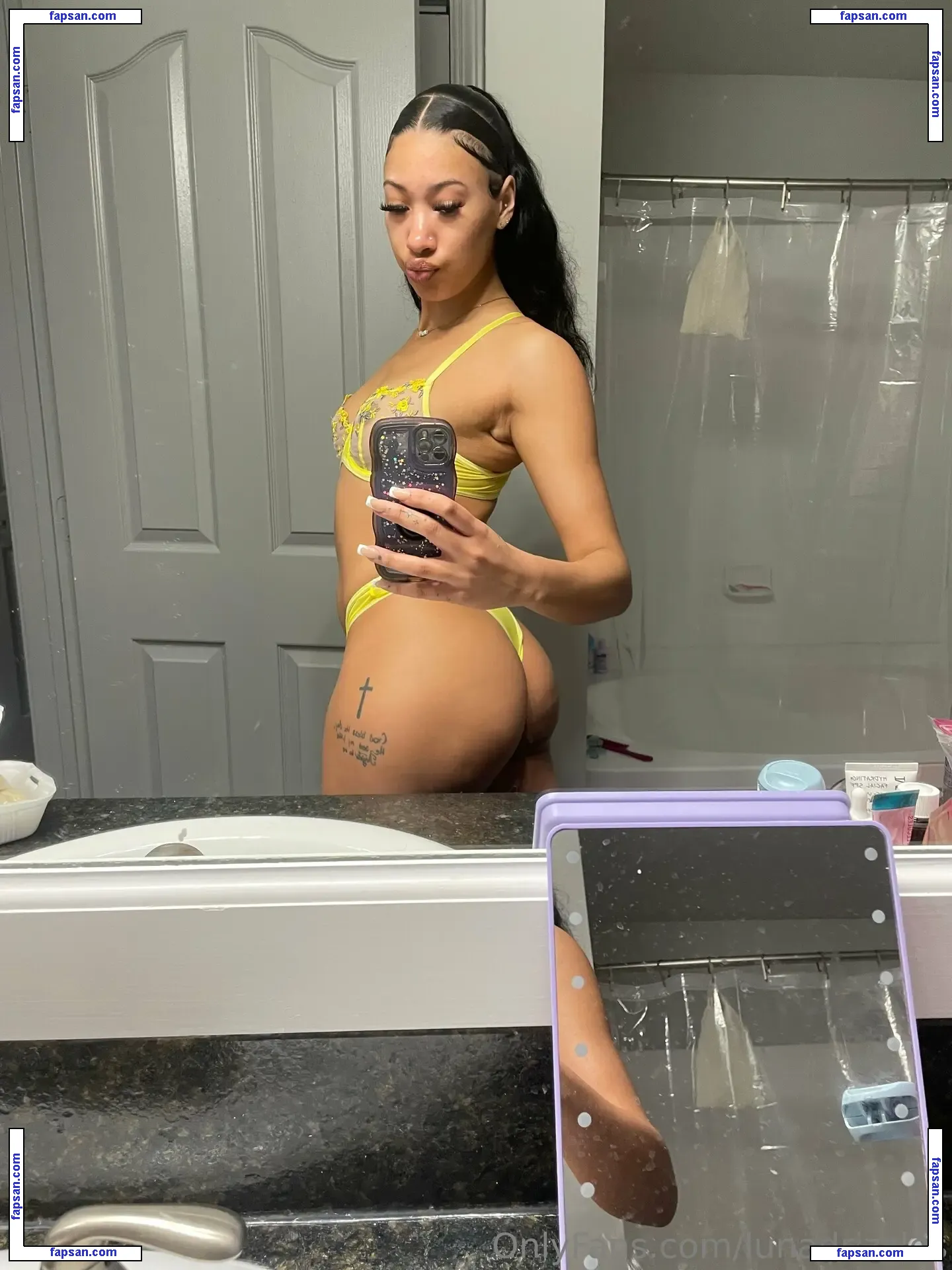 lunadrizzles nude photo #0010 from OnlyFans