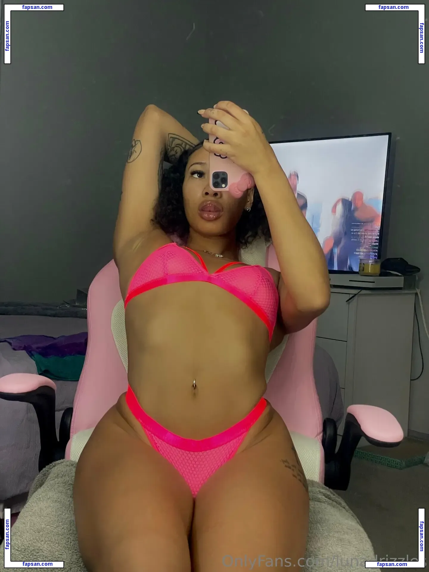 lunadrizzles nude photo #0018 from OnlyFans