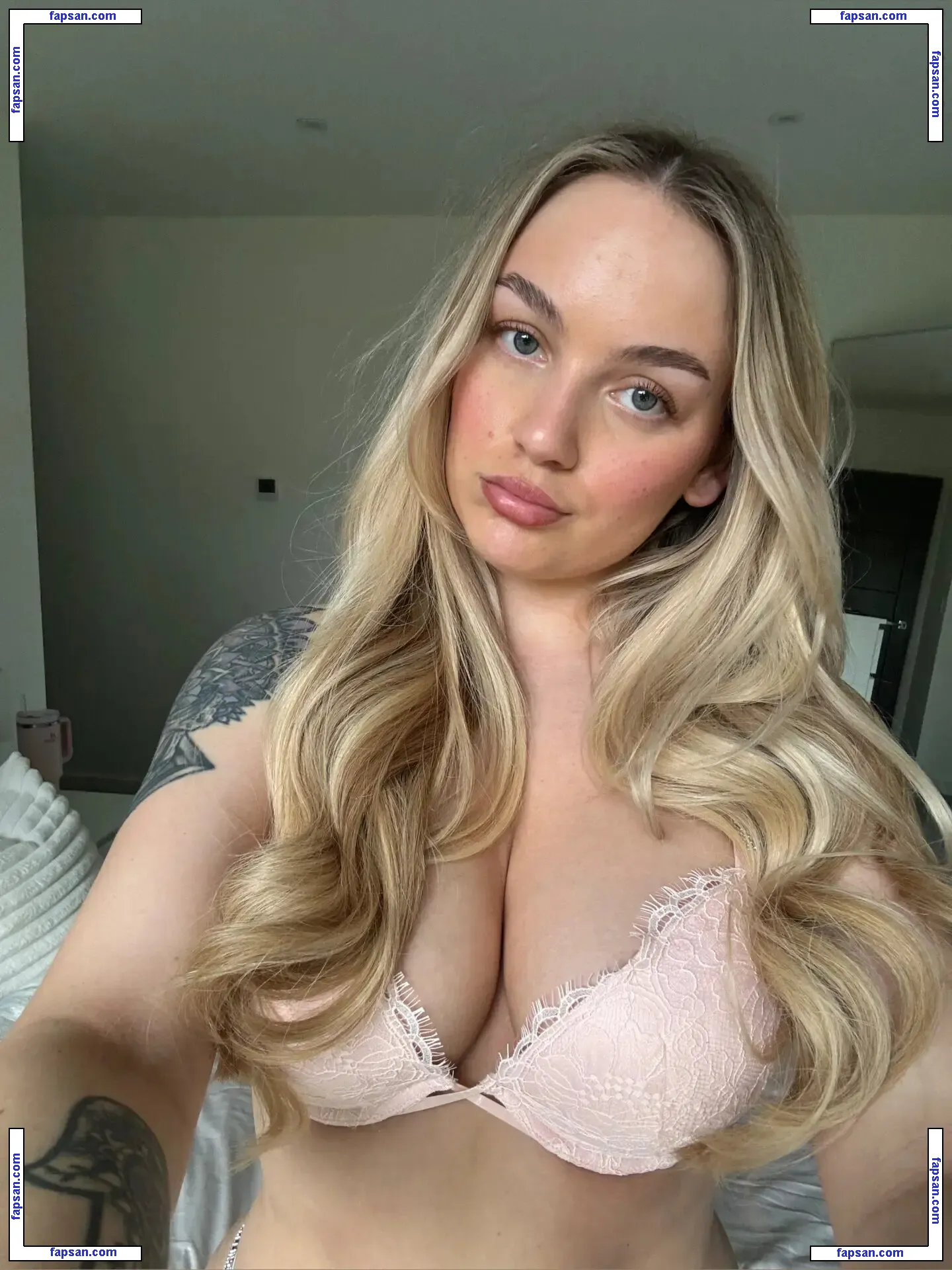 Lunalotton nude photo #0016 from OnlyFans