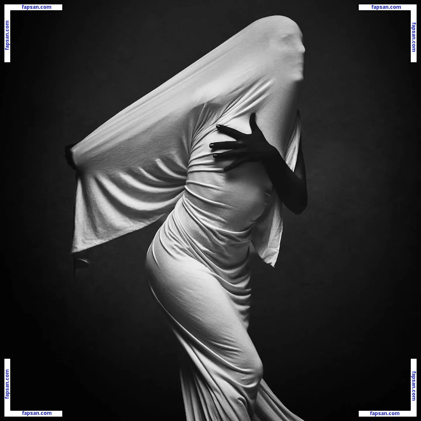 Lunamont nude photo #0004 from OnlyFans