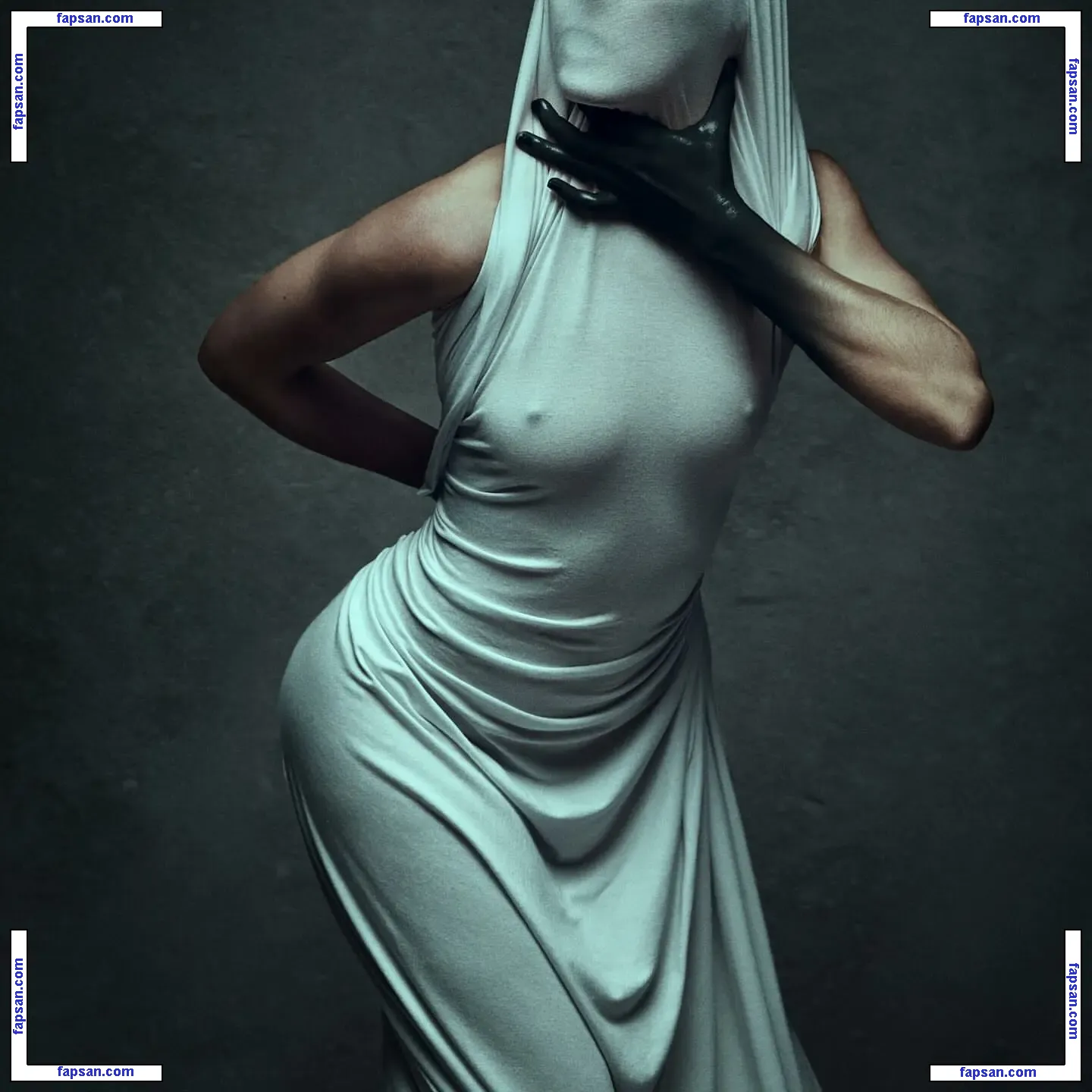 Lunamont nude photo #0007 from OnlyFans